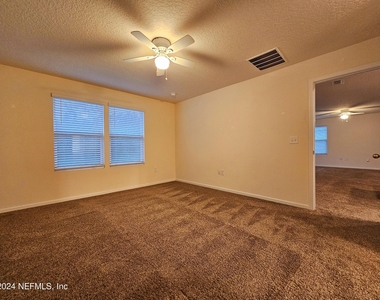 516 Seville Parkway - Photo Thumbnail 7