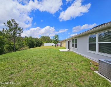 516 Seville Parkway - Photo Thumbnail 2