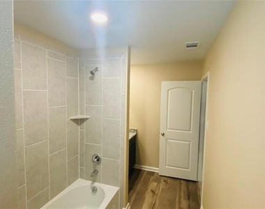 261 Moonstone Way - Photo Thumbnail 4