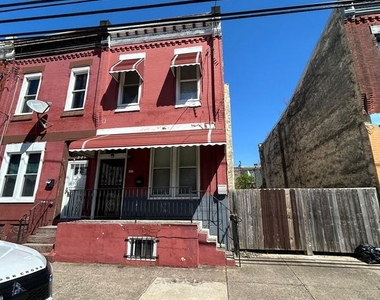 2225 N 17th St - Photo Thumbnail 0