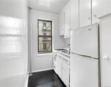 3130 Grand Concourse - Photo Thumbnail 3