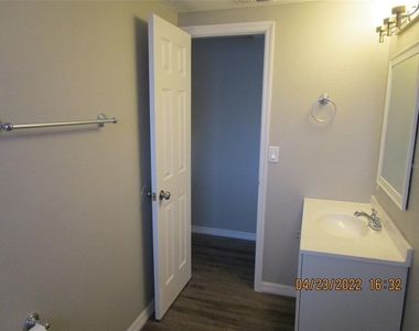 5650 Golden Nugget Drive - Photo Thumbnail 9