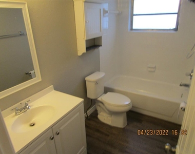 5650 Golden Nugget Drive - Photo Thumbnail 8