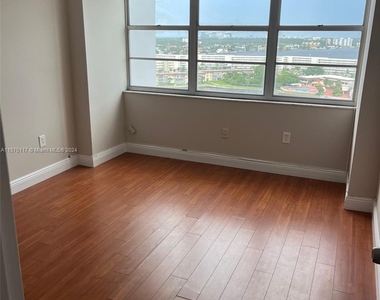 18081 Biscayne Blvd - Photo Thumbnail 8