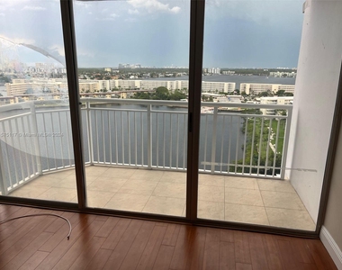 18081 Biscayne Blvd - Photo Thumbnail 5