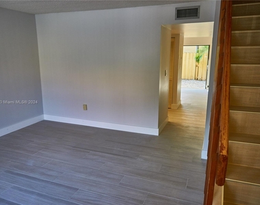 10042 Sw 77th Ct - Photo Thumbnail 1