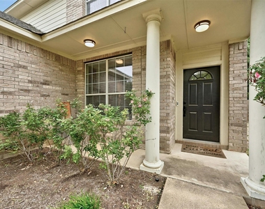 3412 Lynnbrook Dr - Photo Thumbnail 8