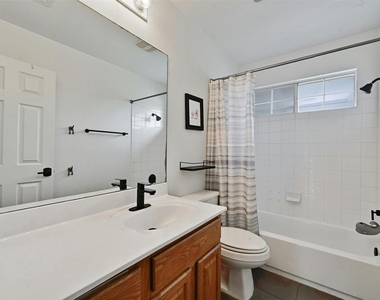 3412 Lynnbrook Dr - Photo Thumbnail 25