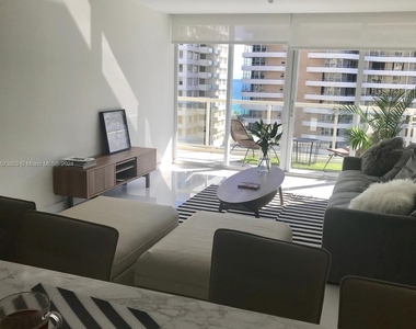 5600 Collins Ave - Photo Thumbnail 2