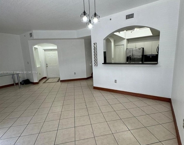 8886 W Flagler St - Photo Thumbnail 11