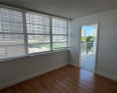 18031 Biscayne Blvd - Photo Thumbnail 14