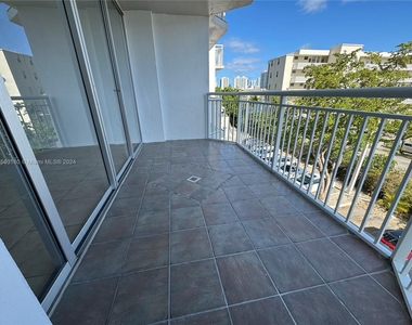 18031 Biscayne Blvd - Photo Thumbnail 9