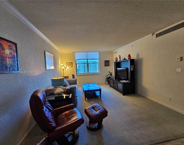 2501 S Ocean Dr - Photo Thumbnail 4