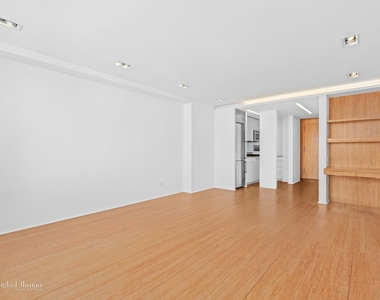 32  Gramercy Park S - Photo Thumbnail 3