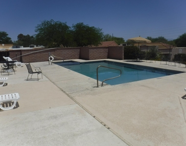 1508 N Paseo La Tinaja - Photo Thumbnail 14