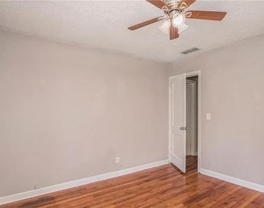 1386 Kennesaw Drive Nw - Photo Thumbnail 13