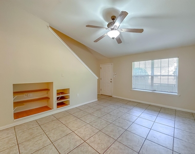 2738 W Tharpe Street - Photo Thumbnail 4