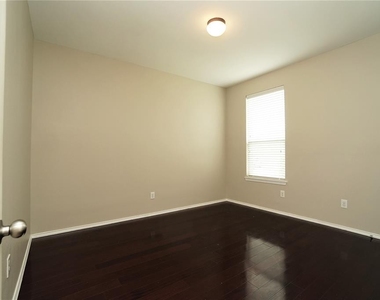 2301 Angoni Way - Photo Thumbnail 13