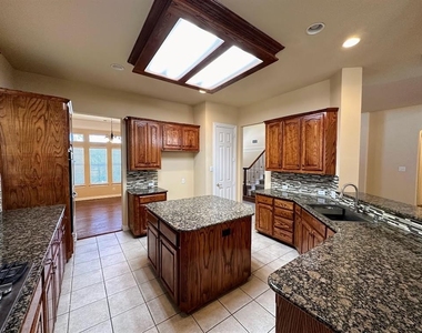 3396 Castlewood Boulevard - Photo Thumbnail 24