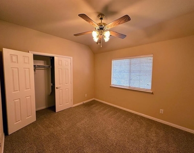 3396 Castlewood Boulevard - Photo Thumbnail 6