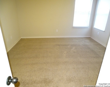 6610 Mia Way - Photo Thumbnail 10