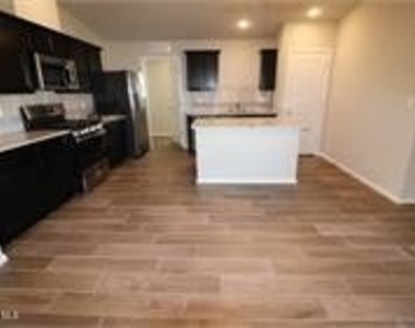 12964 Runway Avenue - Photo Thumbnail 3