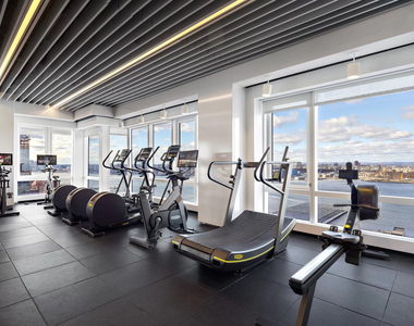 555 West 38th Street - Photo Thumbnail 8