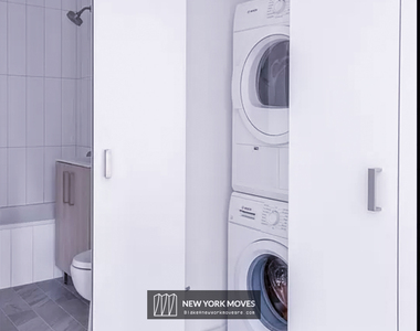 Room Available | West 47th Street | Manhattan - Photo Thumbnail 6