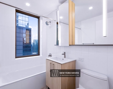 Room Available | West 47th Street | Manhattan - Photo Thumbnail 4