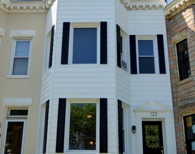 122 Adams St Nw - Photo Thumbnail 0