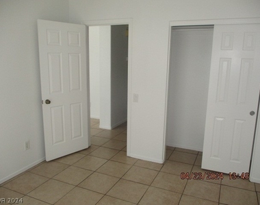 3017 Dowitcher Avenue - Photo Thumbnail 8