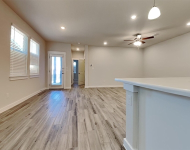 879 Casina Cir - Photo Thumbnail 2