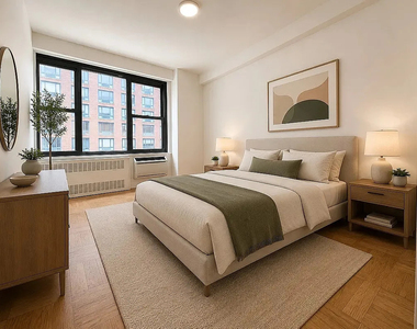 4th Avenue- East 13th - Photo Thumbnail 5