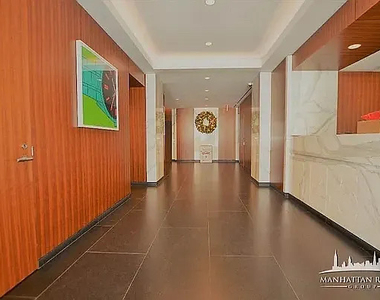 4th Avenue- East 13th - Photo Thumbnail 6