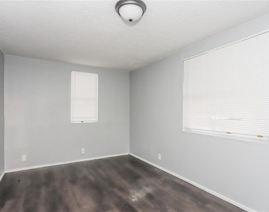 4202 E Henry Avenue - Photo Thumbnail 10