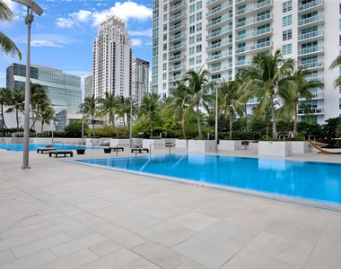 951 Brickell Ave - Photo Thumbnail 15