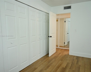 801 Meridian Ave - Photo Thumbnail 18