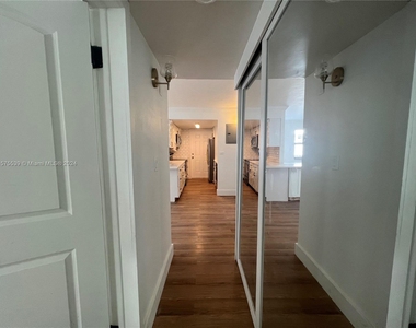 801 Meridian Ave - Photo Thumbnail 5