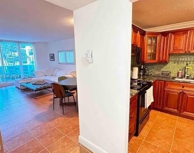 2301 Collins Ave - Photo Thumbnail 13