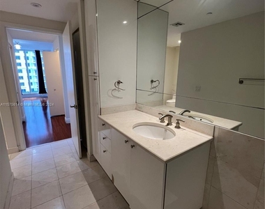 901 Brickell Key Blvd - Photo Thumbnail 16