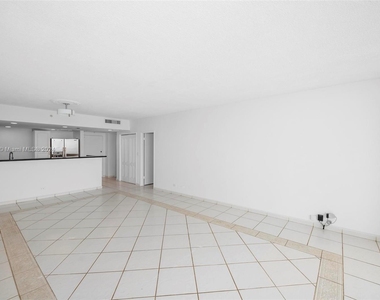 5601 Collins Ave - Photo Thumbnail 29