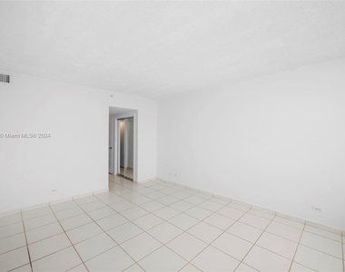 5601 Collins Ave - Photo Thumbnail 17