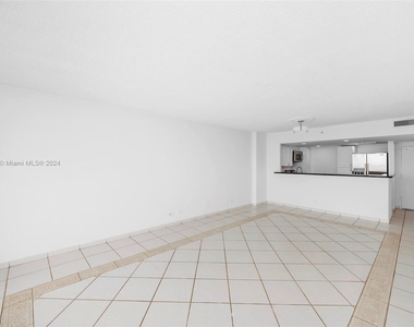 5601 Collins Ave - Photo Thumbnail 30