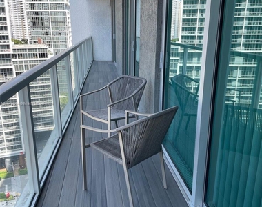 500 Brickell Ave - Photo Thumbnail 14