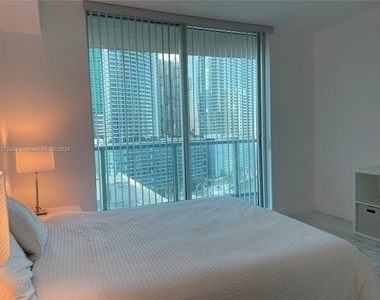 500 Brickell Ave - Photo Thumbnail 9