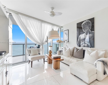 17001 Collins Ave - Photo Thumbnail 6