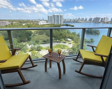 16385 N Biscayne Blvd - Photo Thumbnail 11