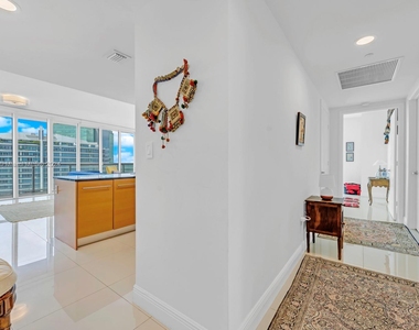 465 Brickell Ave - Photo Thumbnail 22