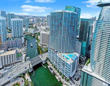 465 Brickell Ave - Photo Thumbnail 3