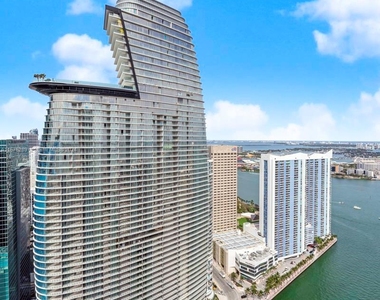 465 Brickell Ave - Photo Thumbnail 5